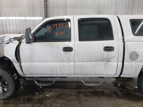 2006 Chevrolet Silverado 1500 LT1 with VIN 2GCEK13T961221041, listed as a IAAI auction lot 41497944 with 156,026 mi miles. Bid and sale history available at carsss.com. Image 15.