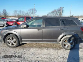 2016 Dodge Journey Crossroad Plus z VIN 3C4PDCGB0GT165975, wystawiony jako IAAI lot #41368904 z przebiegiem 101 835 mil mil oraz . Historia ofert i sprzedaży dostępna na DreamBid. Obrazek 14.