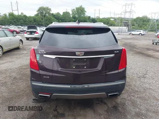 2017 Cadillac XT5 Platinum AWD z VIN 1GYKNFRS2HZ224860, wystawiony jako IAAI lot #42272142 z przebiegiem 95 697 mil mil oraz . Historia ofert i sprzedaży dostępna na DreamBid. Obrazek 16.