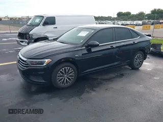 2019 Volkswagen Jetta SEL z VIN 3VWEB7BU2KM273950, wystawiony jako IAAI lot #42414034 z przebiegiem 84 100 mil mil oraz . Historia ofert i sprzedaży dostępna na DreamBid. Obrazek 17.