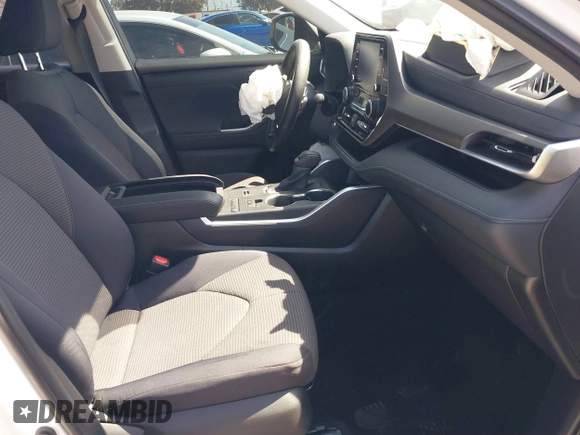 2020 Toyota Highlander L z VIN 5TDCZRAH1LS504828, wystawiony jako IAAI lot #41851081 z przebiegiem 17 695 mil mil oraz . Historia ofert i sprzedaży dostępna na DreamBid. Obrazek 5.