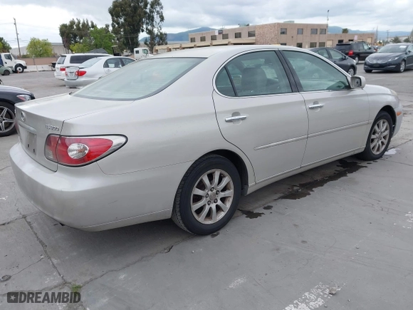 2003 Lexus ES 300 with VIN JTHBF30G330137880, listed as a IAAI auction lot 42074863 with 232,533 mi miles. Bid and sale history available at carsss.com. Image 4.