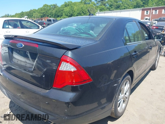 2012 Ford Fusion SE z VIN 3FAHP0HA5CR241364, wystawiony jako IAAI lot #42388912 z przebiegiem 130 126 mil mil oraz . Historia ofert i sprzedaży dostępna na DreamBid. Obrazek 4.