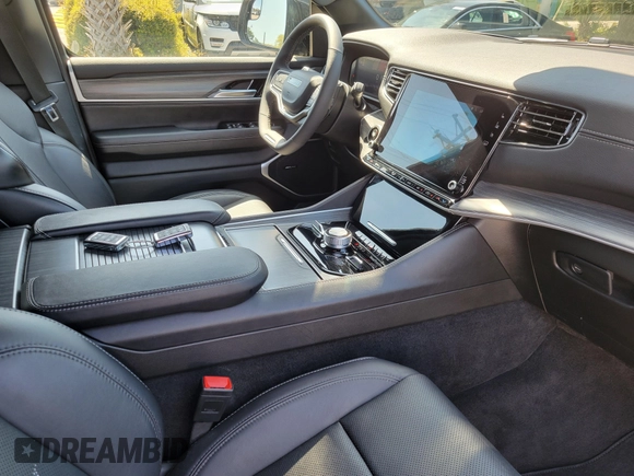 2024 Jeep Wagoneer Series III with VIN 1C4SJSDP8RS169144, listed as a IAAI auction lot 42025902 with 11,797 mi miles and . Bid and sale history available at DreamBid. Image 5.