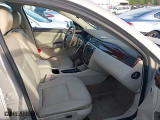 2008 Chevrolet Impala LT with VIN 2G1WT58KX89251249, listed as a IAAI auction lot 42032934 with 171,580 mi miles. Bid and sale history available at carsss.com. Image 5.