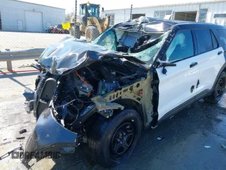 2023 Ford Police Interceptor Utility z VIN 1FM5K8AW8PNA01410, wystawiony jako IAAI lot #41623905 z przebiegiem 24 978 mil mil oraz . Historia ofert i sprzedaży dostępna na DreamBid. Obrazek 18.
