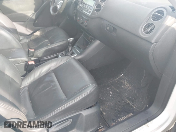 2013 Volkswagen Tiguan SE z VIN WVGAV7AX4DW555154, wystawiony jako IAAI lot #42200452 z przebiegiem 190 745 mil mil oraz . Historia ofert i sprzedaży dostępna na DreamBid. Obrazek 5.