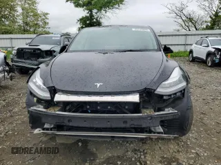 2022 Tesla Model Y Long Range z VIN 7SAYGDEE2NF313492, wystawiony jako Copart lot #55748695 z przebiegiem Nie podano mil oraz Szkoda całkowita • Salvage title. Historia ofert i sprzedaży dostępna na DreamBid. Obrazek 5.