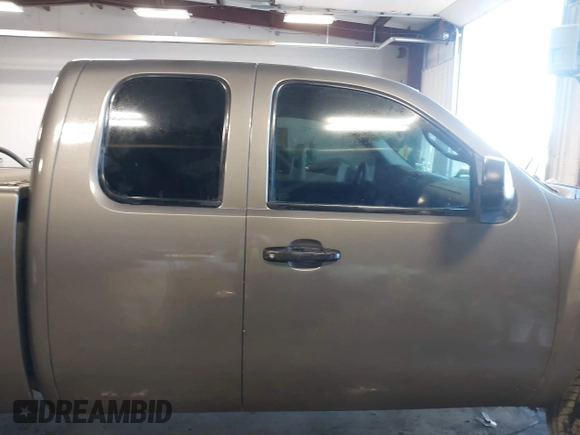 2007 Chevrolet Silverado 1500 Work Truck with VIN 2GCEC19C771599896, listed as a IAAI auction lot 41992728 with 215,375 mi miles and . Bid and sale history available at DreamBid. Image 14.