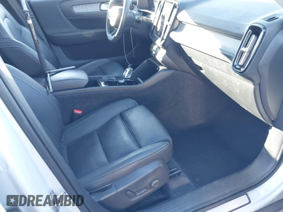 2021 Volvo XC40 Inscription with VIN YV4AC2HL8M2602643, listed as a IAAI auction lot 41601331 with 92,999 mi miles. Bid and sale history available at carsss.com. Image 5.