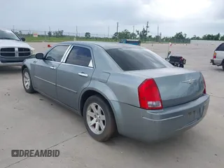 2006 Chrysler 300 Touring z VIN 2C3KA53G26H258427, wystawiony jako IAAI lot #42449071 z przebiegiem 152 223 mil mil oraz . Historia ofert i sprzedaży dostępna na DreamBid. Obrazek 3.