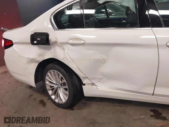 2021 BMW 5 Series 530i z VIN WBA53BH02MCF80188, wystawiony jako IAAI lot #41123753 z przebiegiem 72 730 mil mil oraz . Historia ofert i sprzedaży dostępna na DreamBid. Obrazek 18.