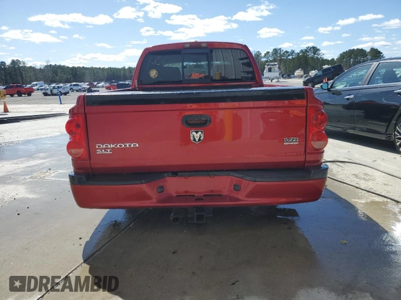 2008 Dodge Dakota SLT z VIN 1D7HW48N08S557814, wystawiony jako Copart lot #46627955 z przebiegiem 145 356 mil mil oraz Czysty tytuł • Clean title. Historia ofert i sprzedaży dostępna na DreamBid. Obrazek 6.