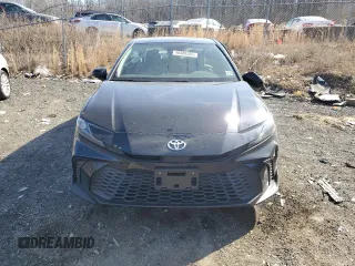 2025 Toyota Camry LE z VIN 4T1DBADK3SU510279, wystawiony jako Copart lot #46408205 z przebiegiem 7 274 mil mil oraz Szkoda całkowita • Salvage title. Historia ofert i sprzedaży dostępna na DreamBid. Obrazek 5.