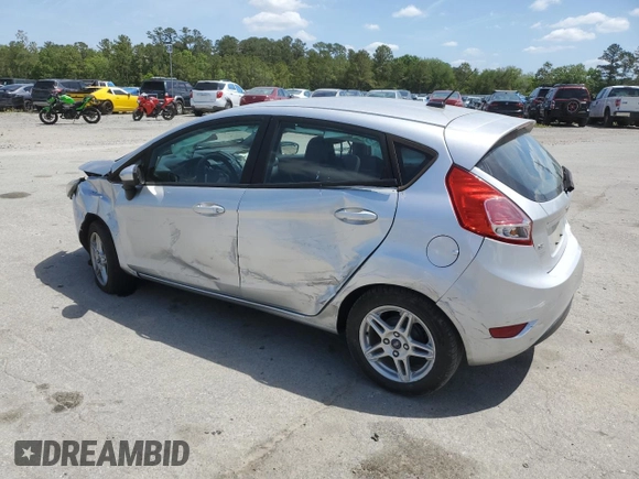 2019 Ford Fiesta SE z VIN 3FADP4EJ2KM142992, wystawiony jako Copart lot #55204795 z przebiegiem 98 018 mil mil oraz Szkoda całkowita • Salvage title. Historia ofert i sprzedaży dostępna na DreamBid. Obrazek 2.