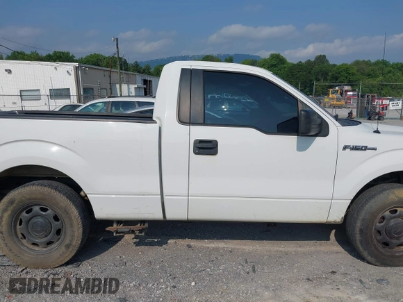 2013 Ford F-150 XL z VIN 1FTMF1CM6DFC50916, wystawiony jako IAAI lot #42417092 z przebiegiem 274 435 mil mil oraz . Historia ofert i sprzedaży dostępna na DreamBid. Obrazek 13.
