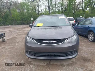 2020 Chrysler Voyager LXi z VIN 2C4RC1DG9LR265439, wystawiony jako IAAI lot #42122596 z przebiegiem 117 662 mil mil oraz . Historia ofert i sprzedaży dostępna na DreamBid. Obrazek 12.
