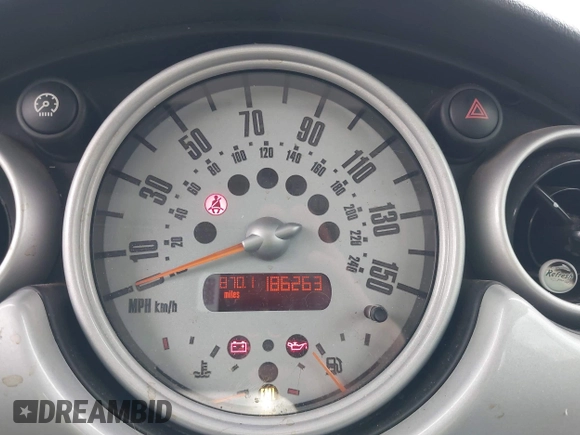 2002 MINI Hardtop with VIN WMWRC33452TC34781, listed as a IAAI auction lot 42100266 with 186,263 mi miles and . Bid and sale history available at DreamBid. Image 7.