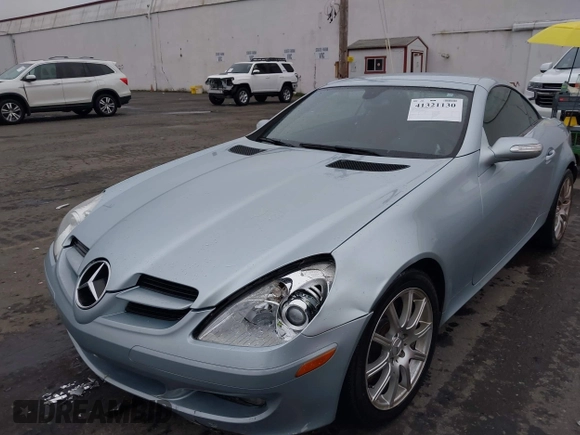 2005 Mercedes-Benz SLK 230/320 z VIN WDBWK56FX5F040781, wystawiony jako IAAI lot #41321130 z przebiegiem 100 319 mil mil oraz . Historia ofert i sprzedaży dostępna na DreamBid. Obrazek 6.