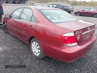 2006 Toyota Camry STD z VIN 4T1BE32K36U165094, wystawiony jako IAAI lot #41920150 z przebiegiem 136 986 mil mil oraz . Historia ofert i sprzedaży dostępna na DreamBid. Obrazek 3.