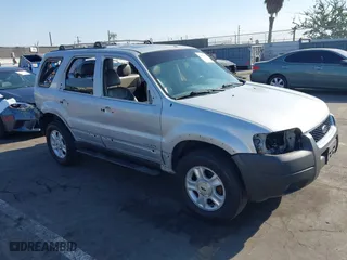 2002 Ford Escape XLT Choice with VIN 1FMYU03112KC92109, listed as a IAAI auction lot 41382961 with 105,145 mi miles. Bid and sale history available at carsss.com. Image 1.