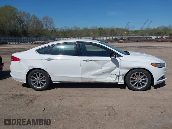 2017 Ford Fusion Hybrid SE z VIN 3FA6P0LU8HR396572, wystawiony jako IAAI lot #41997684 z przebiegiem 272 803 mil mil oraz . Historia ofert i sprzedaży dostępna na DreamBid. Obrazek 13.