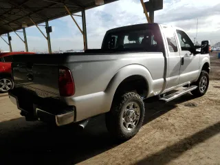 2015 Ford F-250 XLT z VIN 1FT7X2B63FEC35074, wystawiony jako Copart lot #50598645 z przebiegiem 191 927 mil mil oraz Szkoda całkowita • Salvage title. Historia ofert i sprzedaży dostępna na DreamBid. Obrazek 3.