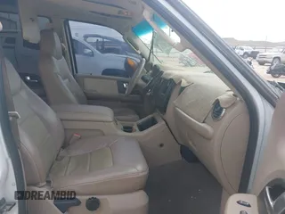 2003 Ford Expedition Eddie Bauer z VIN 1FMFU18L73LA67177, wystawiony jako IAAI lot #42137354 z przebiegiem 189 359 mil mil oraz . Historia ofert i sprzedaży dostępna na DreamBid. Obrazek 5.