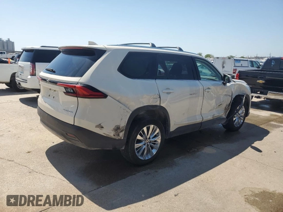 2024 Toyota Highlander XLE with VIN 5TDAAAB53RS028837, listed as a Copart auction lot 52251485 with 31,040 mi miles and Salvage title. Bid and sale history available at DreamBid. Image 3.