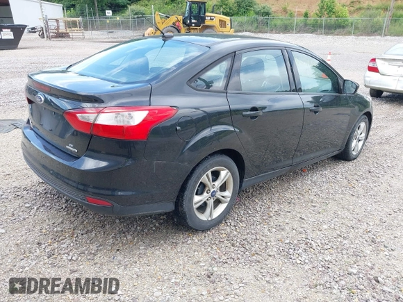 2013 Ford Focus SE z VIN 1FADP3F28DL232167, wystawiony jako IAAI lot #42551700 z przebiegiem 190 117 mil mil oraz . Historia ofert i sprzedaży dostępna na DreamBid. Obrazek 4.