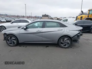 2024 Hyundai Elantra SEL z VIN KMHLS4DG1RU843180, wystawiony jako IAAI lot #41461928 z przebiegiem 514 mil mil oraz . Historia ofert i sprzedaży dostępna na DreamBid. Obrazek 15.