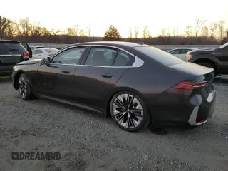 2024 BMW i5 eDrive40 z VIN WBY33FK04RCR56564, wystawiony jako Copart lot #46867435 z przebiegiem 2737 mil mil oraz Szkody całkowita. Historia ofert i sprzedaży dostępna na DreamBid. Obrazek 2.