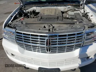 2013 Lincoln Navigator z VIN 5LMJJ2H50DEL08848, wystawiony jako Copart lot #80376764 z przebiegiem 182 163 mil mil oraz Czysty tytuł • Clean title. Historia ofert i sprzedaży dostępna na DreamBid. Obrazek 12.