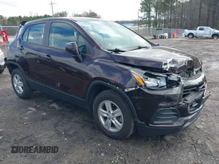 2020 Chevrolet Trax LS z VIN KL7CJNSB2LB336065, wystawiony jako IAAI lot #41814876 z przebiegiem 75 000 mil mil oraz . Historia ofert i sprzedaży dostępna na DreamBid. Obrazek 1.