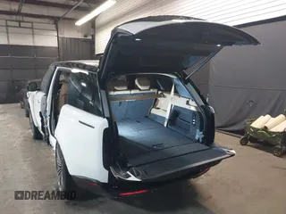 2025 Land Rover Range Rover SE z VIN SALKPBFU1SA280561, wystawiony jako IAAI lot #41487938 z przebiegiem 342 mil mil oraz . Historia ofert i sprzedaży dostępna na DreamBid. Obrazek 3.