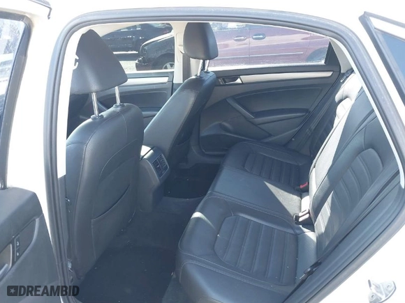 2015 Volkswagen Passat 1.8T SE w/Sunroof & Nav with VIN 1VWBT7A3XFC075648, listed as a IAAI auction lot 40808040 with 189,620 mi miles. Bid and sale history available at carsss.com. Image 8.