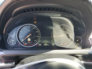 2015 BMW 6 Series 640i xDrive z VIN WBA6B8C53FD453909, wystawiony jako Copart lot #55292765 z przebiegiem 84 971 mil mil oraz Szkoda całkowita • Salvage title. Historia ofert i sprzedaży dostępna na DreamBid. Obrazek 9.