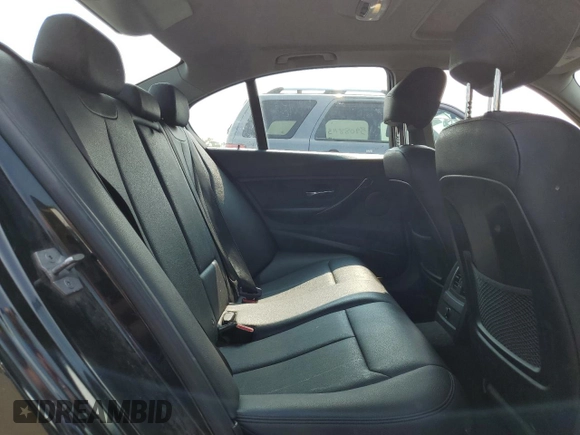 2018 BMW 3 Series 320i xDrive z VIN WBA8A3C50JA489629, wystawiony jako Copart lot #59535745 z przebiegiem 75 941 mil mil oraz Szkoda całkowita • Salvage title. Historia ofert i sprzedaży dostępna na DreamBid. Obrazek 10.