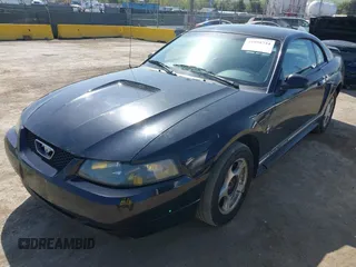 2001 Ford Mustang Standard z VIN 1FAFP404X1F171021, wystawiony jako IAAI lot #41998734 z przebiegiem Nie podano mil oraz . Historia ofert i sprzedaży dostępna na DreamBid. Obrazek 2.