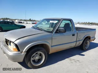 2003 GMC Sonoma SLS with VIN 1GTCS14X238256280, listed as a Copart auction lot 77105934 with 196,789 mi miles and Clean Title. Bid and sale history available at carsss.com. Image 1.