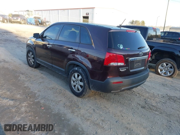 2012 Kia Sorento LX z VIN 5XYKT3A15CG203294, wystawiony jako IAAI lot #41339207 z przebiegiem 122 141 mil mil oraz . Historia ofert i sprzedaży dostępna na DreamBid. Obrazek 3.