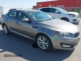 2013 Kia Optima EX z VIN 5XXGN4A75DG146045, wystawiony jako IAAI lot #42223551 z przebiegiem 101 731 mil mil oraz . Historia ofert i sprzedaży dostępna na DreamBid. Obrazek 1.