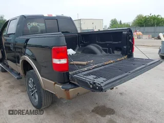 2006 Ford F-150 XLT z VIN 1FTPW14576FB34065, wystawiony jako IAAI lot #42500162 z przebiegiem 212 114 mil mil oraz . Historia ofert i sprzedaży dostępna na DreamBid. Obrazek 13.