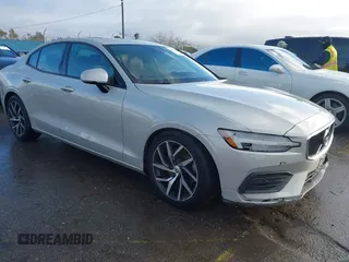 2020 Volvo S60 Momentum with VIN 7JR102FK0LG049205, listed as a IAAI auction lot 41571310 with 28,080 mi miles. Bid and sale history available at carsss.com. Image 1.