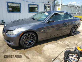 2007 BMW 3 Series 328i z VIN WBAWL13557PX14249, wystawiony jako Copart lot #56940895 z przebiegiem 83 147 mil mil oraz Szkoda całkowita • Salvage title. Historia ofert i sprzedaży dostępna na DreamBid. Obrazek 1.