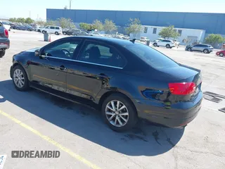 2013 Volkswagen Jetta SE with VIN 3VWDP7AJ8DM350702, listed as a IAAI auction lot 42652788 with 106,655 mi miles and . Bid and sale history available at DreamBid. Image 3.