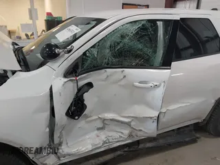 2023 Dodge Durango Pursuit z VIN 1C4SDJFTXPC690952, wystawiony jako IAAI lot #41663311 z przebiegiem 12 806 mil mil oraz . Historia ofert i sprzedaży dostępna na DreamBid. Obrazek 6.