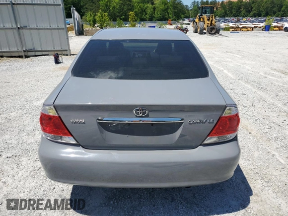 2005 Toyota Camry STD z VIN 4T1BE32K05U406365, wystawiony jako Copart lot #58035155 z przebiegiem 283 788 mil mil oraz Czysty tytuł • Clean title. Historia ofert i sprzedaży dostępna na DreamBid. Obrazek 6.