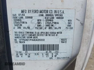 2004 Ford Super Duty F-250 XL with VIN 1FTNX21PX4EA25232, listed as a IAAI auction lot 39570173 with 246,165 mi miles. Bid and sale history available at carsss.com. Image 9.