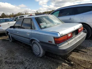 1990 Toyota Camry DLX z VIN 4T1SV21E8LU165609, wystawiony jako Copart lot #79314534 z przebiegiem 153 006 mil mil oraz Szkoda całkowita • Salvage title. Historia ofert i sprzedaży dostępna na DreamBid. Obrazek 2.